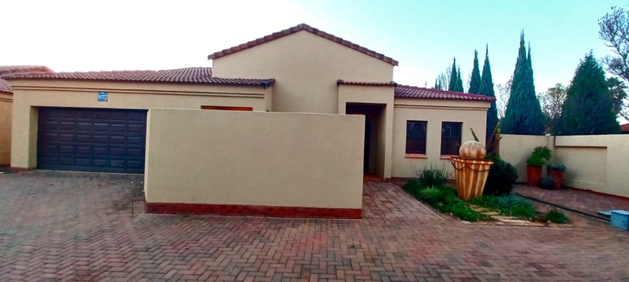 3 Bedroom Property for Sale in Van Der Hoff Park North West